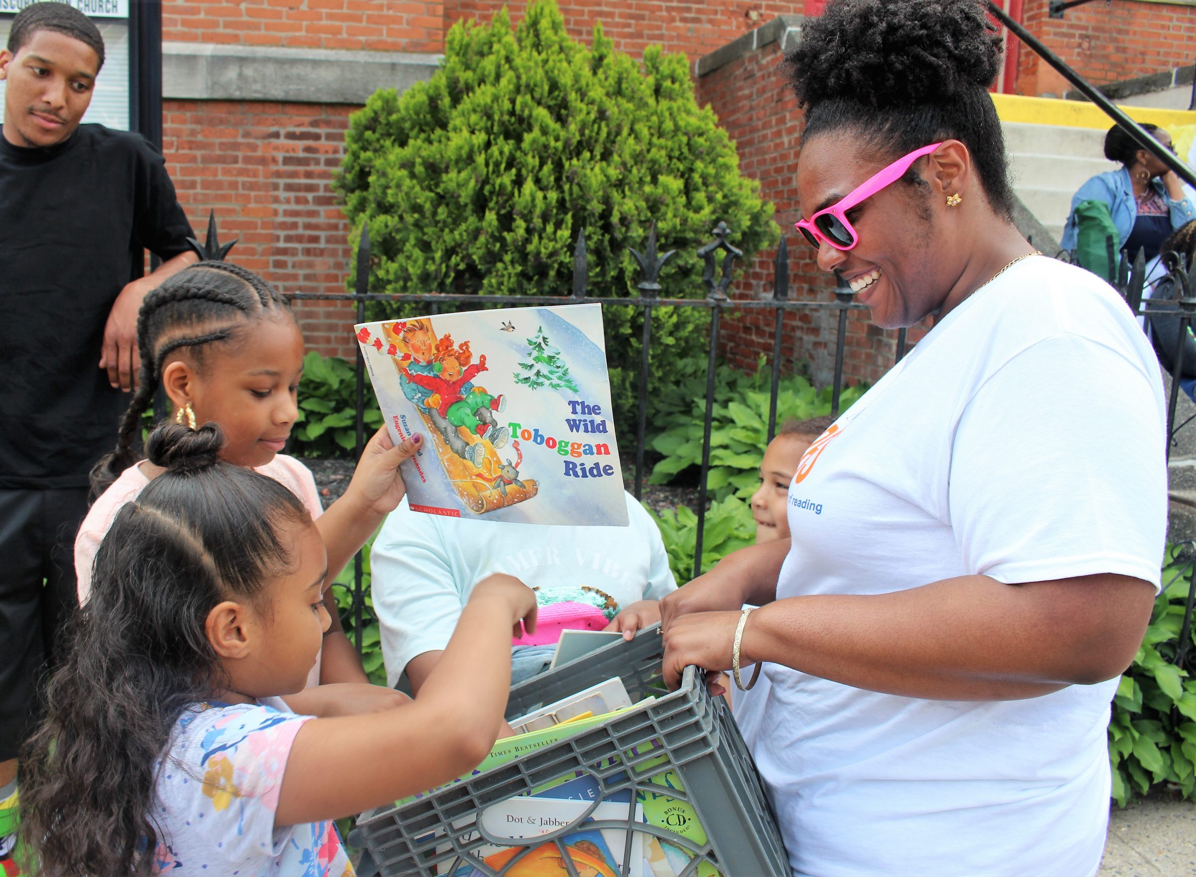 A NHR staff member gives out free books at the parade.